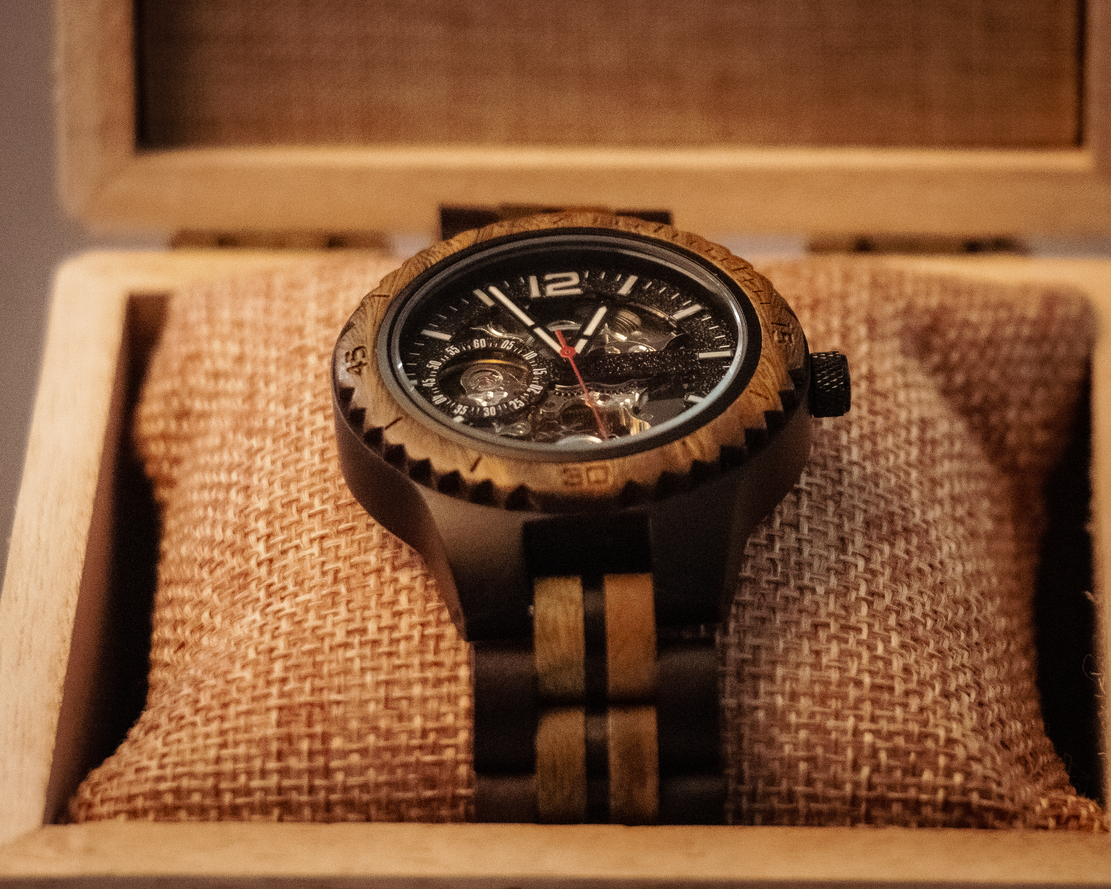 WildClock Kendal — drewniany zegarek automatyczny