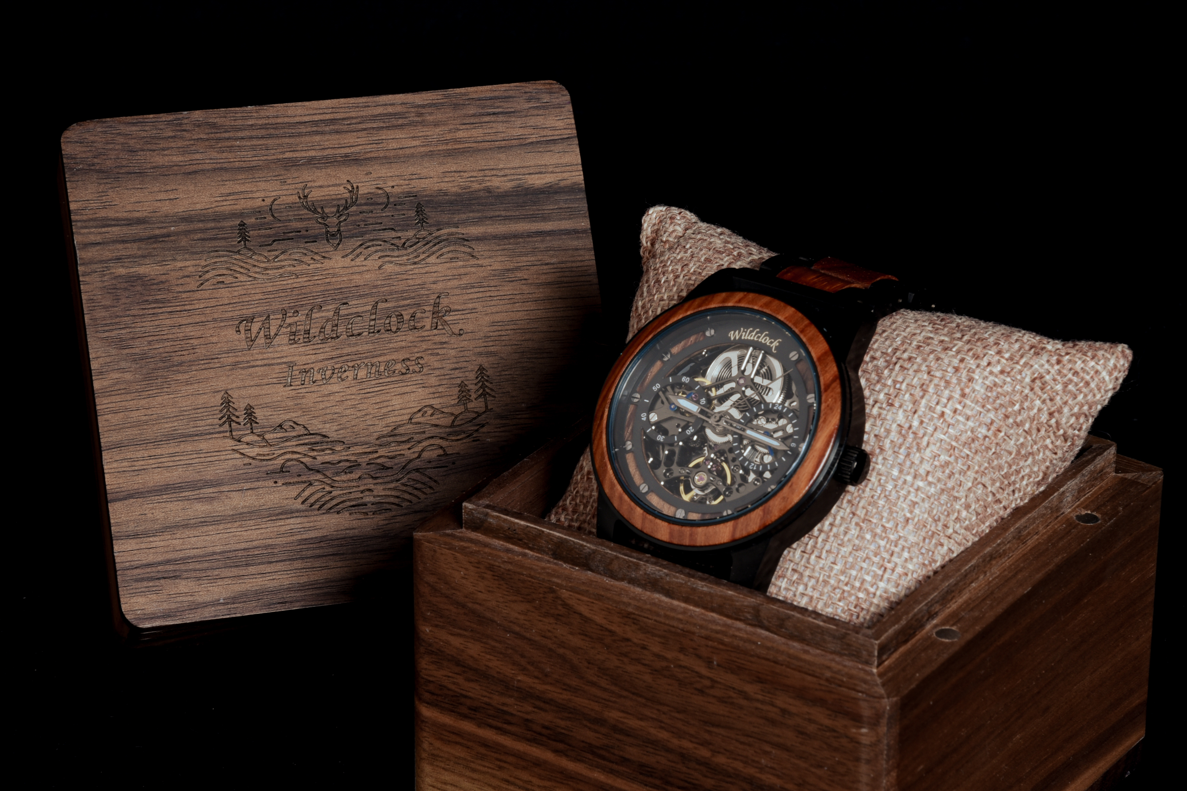 WildClock Inverness — zegarek automatyczny z hebanu i sandałowca